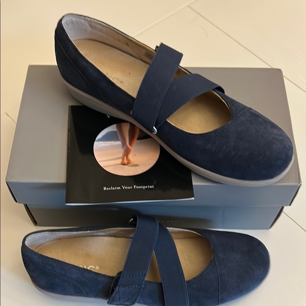 Vionic Blue suede Shelby Maryjane loafer elastic strap slip on - Picture 3 of 7